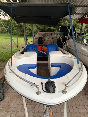 Lancha com Mercury 60 HP