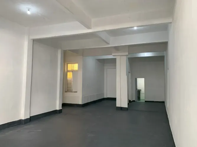 Ponto comercial/Loja/Box para venda possui 90 metros quadrados