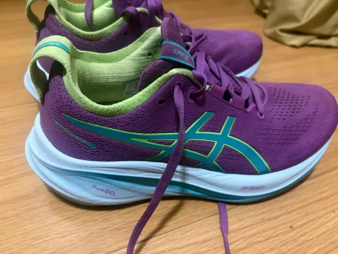 Tênis de corrida Asics Nimbus 26