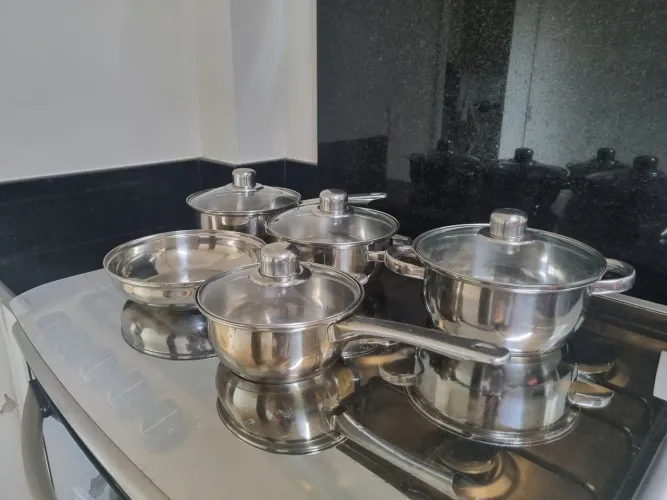  Jogo de Panelas de Aço Inox 5 Peças com Tampas de Vidro da marca RichWell,