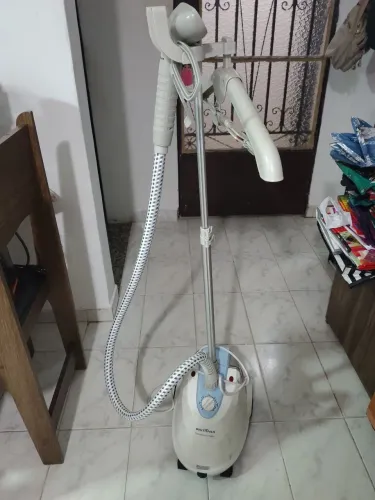 Passadeira a vapor profissional Britânia