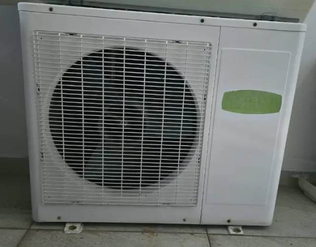 Ar-condicionado Midea, modelo MSS-28 HR - Quente e frio