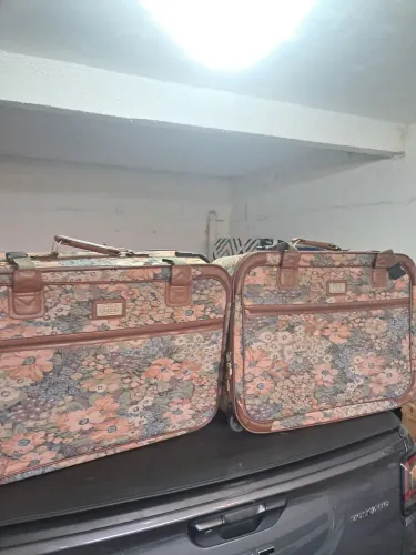 Duas malas antigas