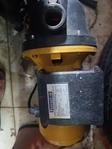 Bomba d'água Marca Ferrari 1 Cv,com defeito .
