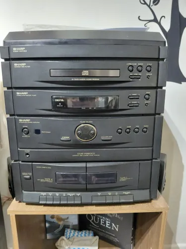 Toca discos Sharp 3 em 1 com Subwofer Wharfedale