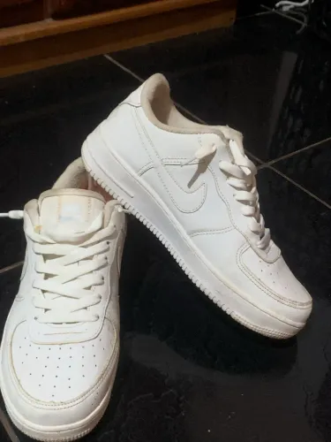 Tênis Nike branco ,numeração 40