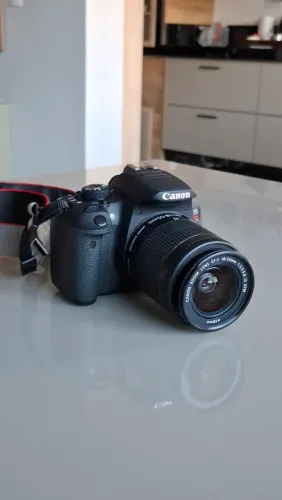 Câmera Canon T5i + Flash Yongnuo YN568EX II