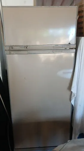 Vendo uma geladeira dúplex Brastemp e um freezer