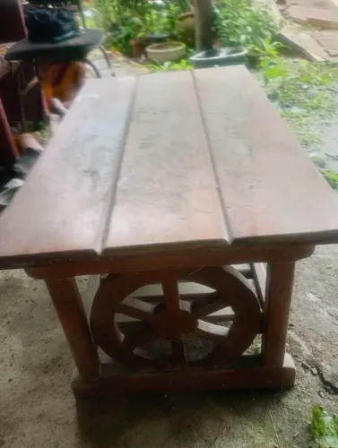 Mesa de Centro Rústica de Madeira - Estilo Artesanal