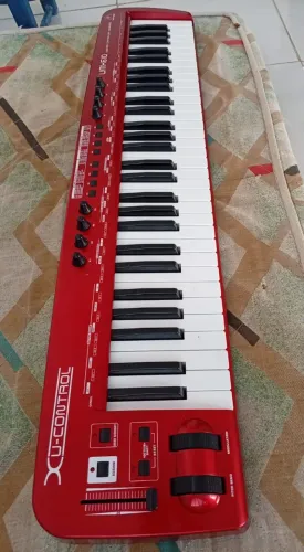 Controlador Behringer UMX610