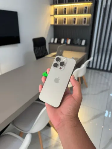 iPhone 15 pro 128 gigas semi novos 