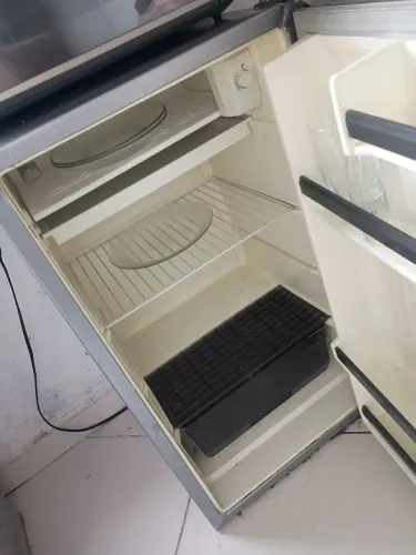Vende-se frigobar 220 em perfeito estado