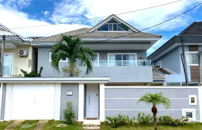 Excelente casa em condomínio, com 04 suítes.