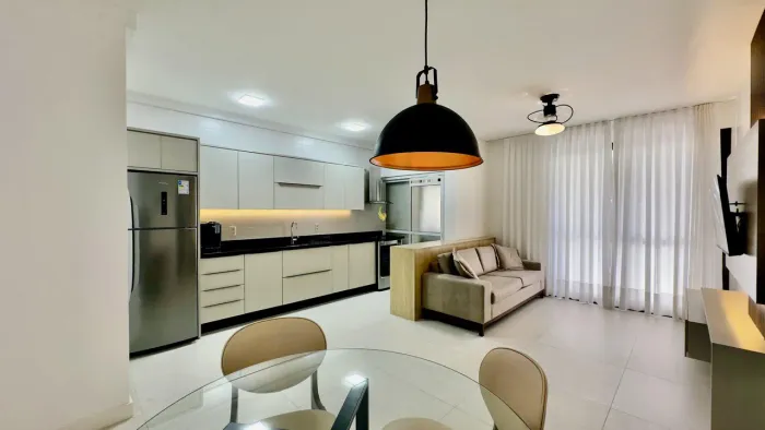 Viva no melhor condomínio da Cachoeira do Bom Jesus: apartamento mobiliado, com sol da man