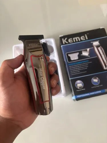 Máquina Kemei KM-032 Sem Fio Aparador Barba e Cabelo - NOVO