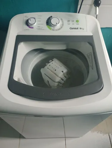 Vende-se uma máquina de lavar com defeito