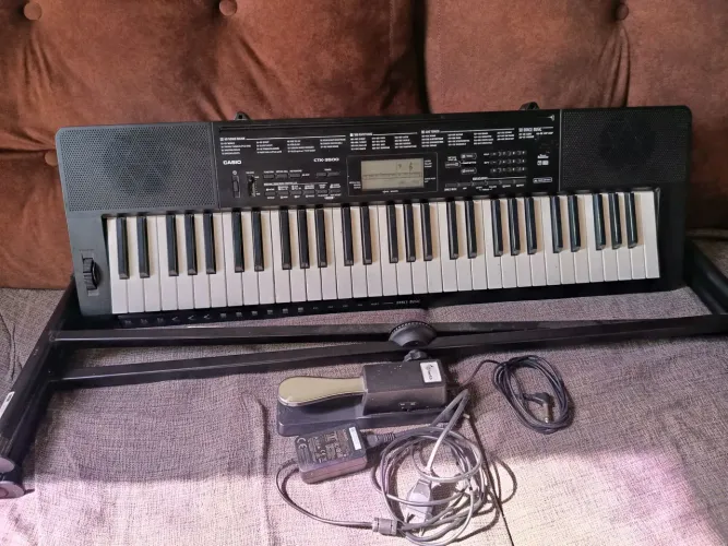 Teclado Casio CTK 3500 + suporte e pedal de sustain