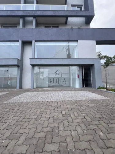Loja nova para locação no bairro São José, São Leopoldo, com piso porcelanato e banheiro R