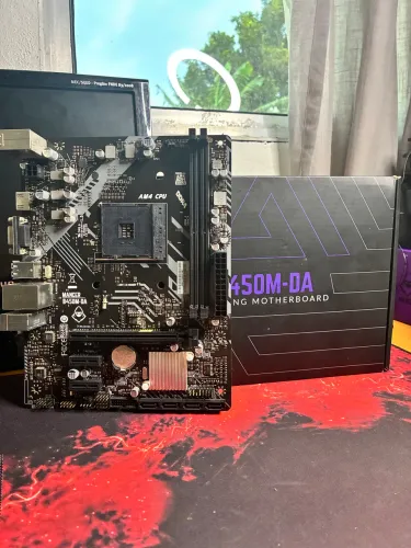 Placa-mãe Mancer B450M-DA AM4 com defeito + caixa