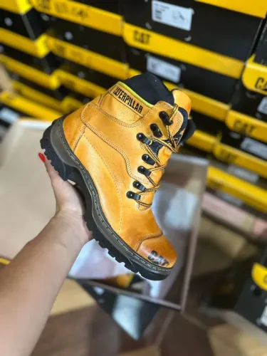BOTA COTURNO CATERPILLAR AMARELA