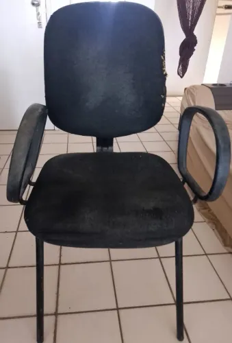 Cadeira de Escritório Preta com Braços