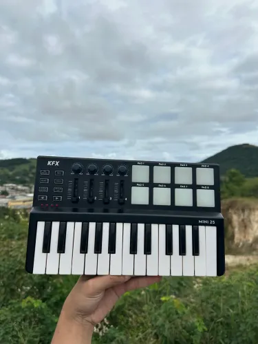 Teclado controlador Mídi 25 Teclad KFX Novo