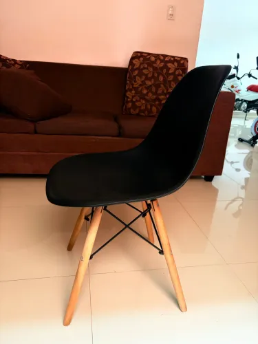 Cadeira Eames Preta - Moderna e Elegante ?
