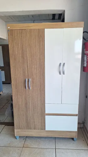 Guarda roupa 4 portas solteiro
