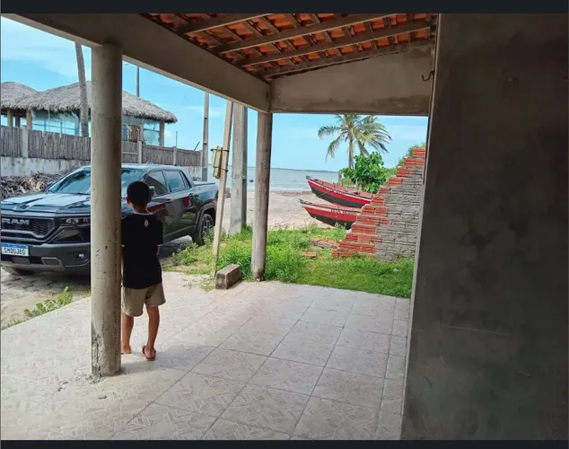 CASA DE FRENTE PRA PRAIA