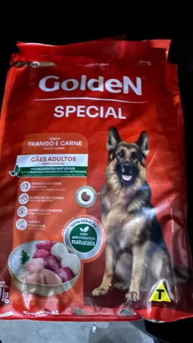 Vendo 2 rações Golden de 20 kilos uma para filhotes e a outra cães adultos porte grande.
