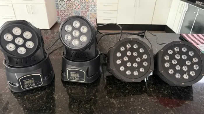KIT 01 Mini Moving Head 7 Led X 12w e 02 Par Led 18 Leds 15w Rgb 