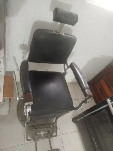 Vendo Cardeira ferrante barbeiro R$ 1.750,00. Retirada em São Cristóvão.. Não abaixo valor
