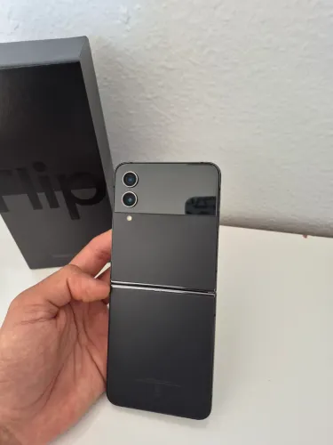 Zflip 4 com o display quebrado