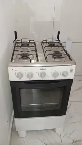 Fogão 4 bocas impecável. Gás encanado