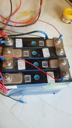 Bateria lifepo4 12v 52ah com bms(bms com pequeno defeito)