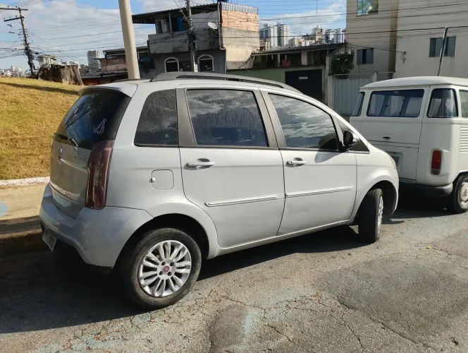 Fiat Idea Attractive 1.4 Fire Flex 8V 5P 2011