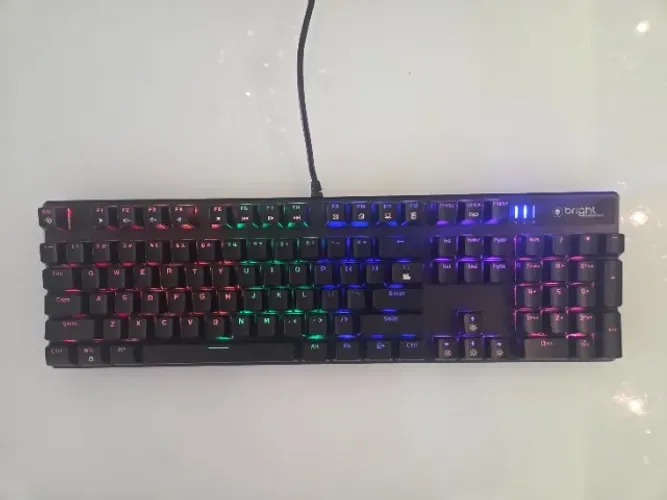 Teclado Mecanico Gamer Bright Tank GTC-560 Switch Blue LED RGB - Usado