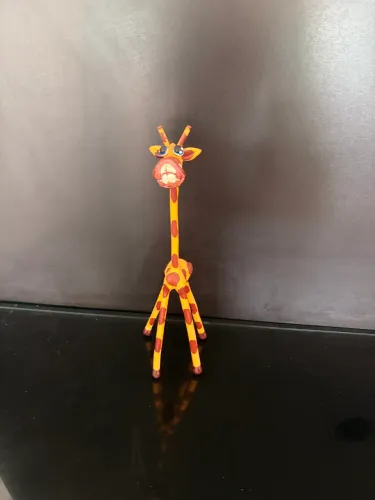Girafa em madeira