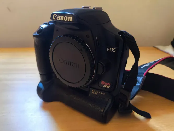 Camera canon XSi - só o corpo + gripe.com 2 baterias