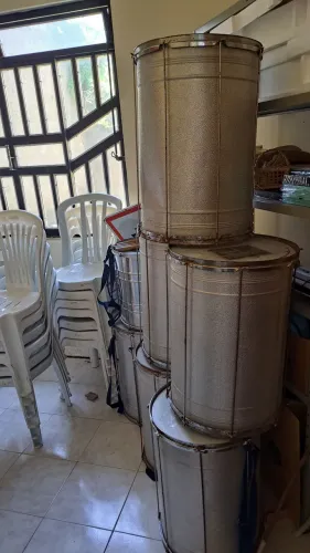 Vendo Instrumentos de Percussão, Pedaleira Vocal e Violão