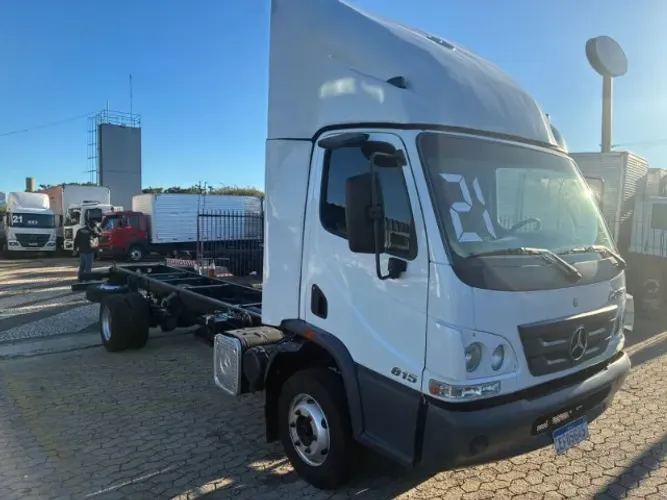 Mercedes Accelo 815 ano 2021