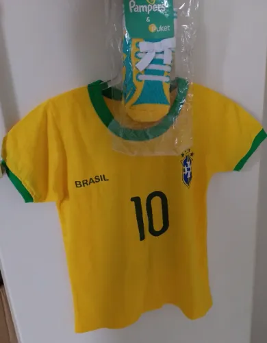 Camisa do Brasil e Meias Puket Novas 2 a 3 anos