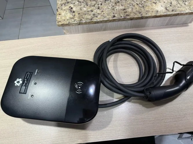 Carregador Wallbox BYD Original 7kW 32A 230V com Cabo e Cartões