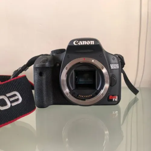 Canon EOS Rebel T1i (corpo) + Carregador externo e 2 baterias