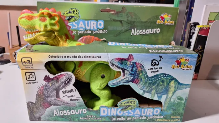 Dinossauro Alossauro com som de rugido