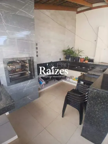Casa com 3 quartos sendo 1 suíte no Bairro Presidente Roosevelt em Uberlândia