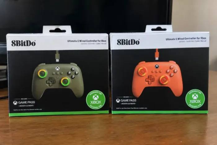 Controle 8bitdo Ultimate C Wired Controller - XBOX / PC (2 cores disponíveis)