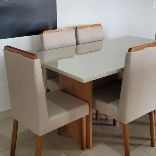 Mesa de 6 lugares nova com tampo de madeira e vidro