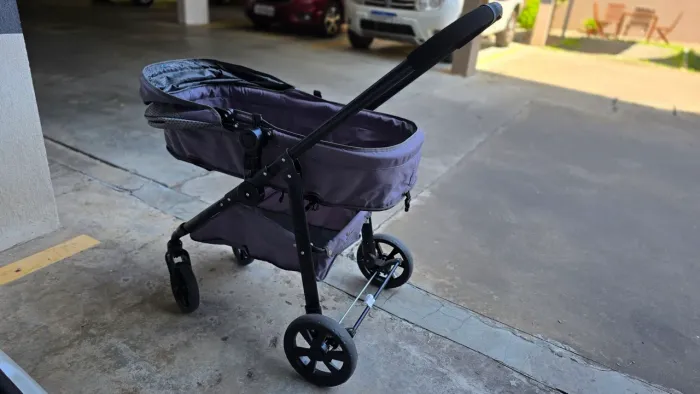 Carrinho de bebê 3 em 1 com bebê conforto + brinde.