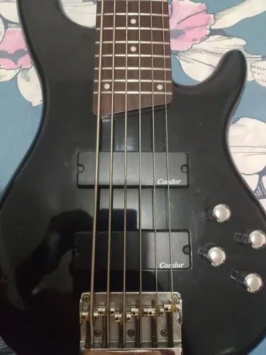 Baixo Condor XB-26A, Acompanha Capa ,Cabos P10 ,E Pedal M-Cuvave Bass ,Cordas Novas